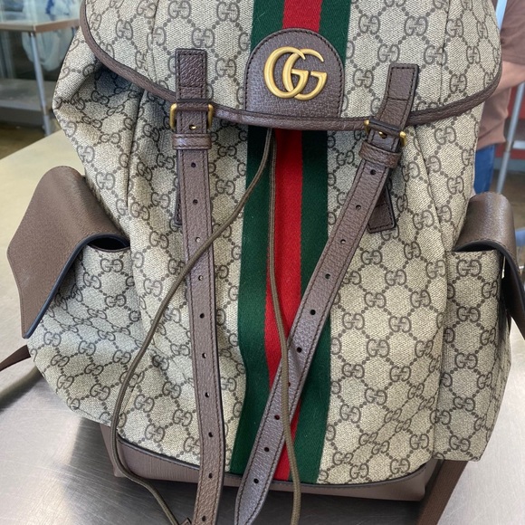 I just used 1 time for travel. It’s look like new the outside & inside . - Picture 3 of 3